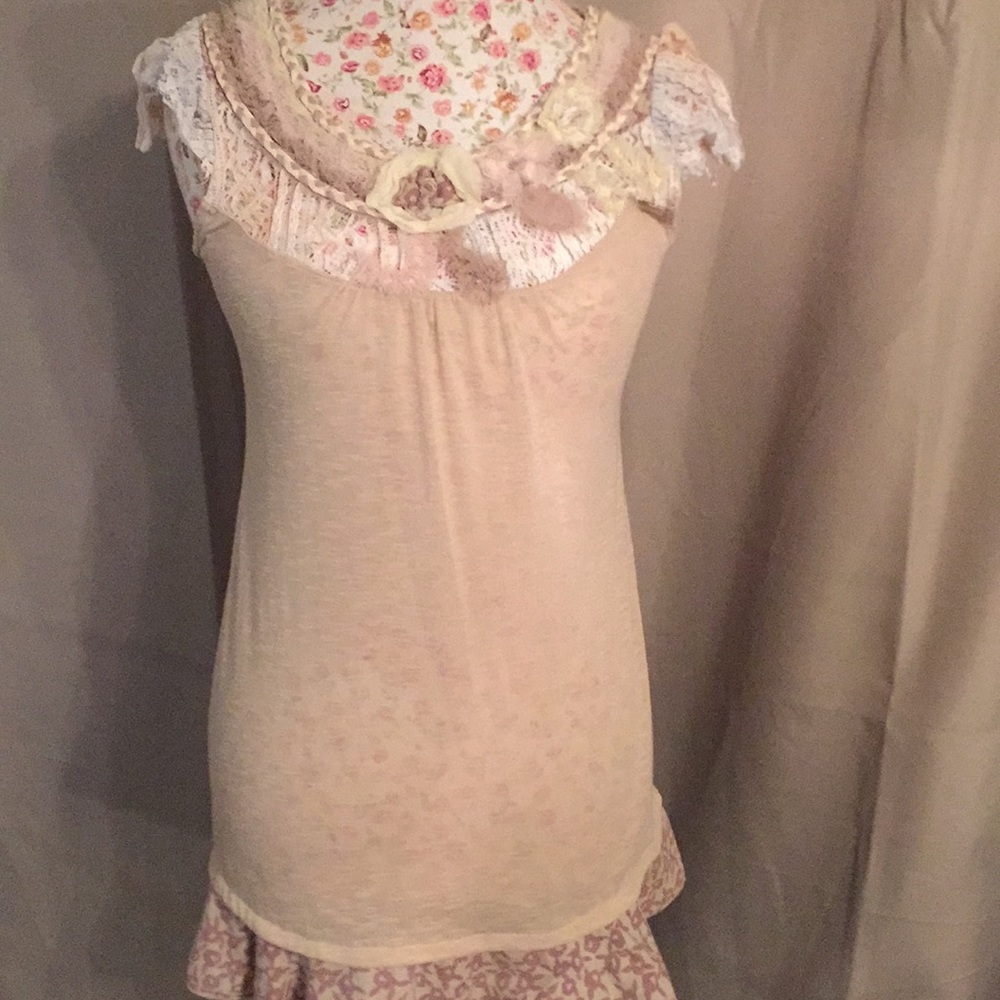 Deja Vu tunic with lace and flower detail -boho